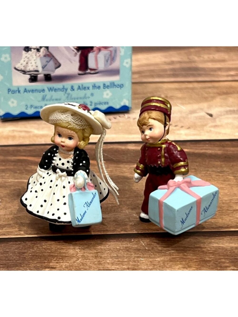 VTG HALLMARK QFM8499 MERRY MINIATURES MADAME ALEXANDER PARK AVE WENDY & ALEX